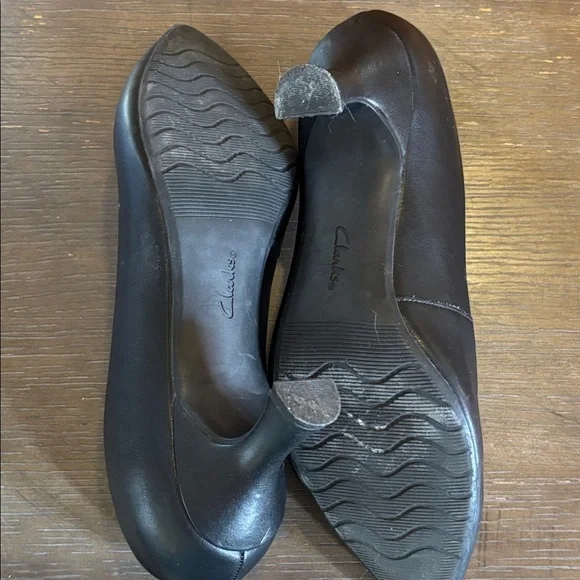 Clarks low heel pump black size 9 1/2 Women’s - Picture 3 of 6